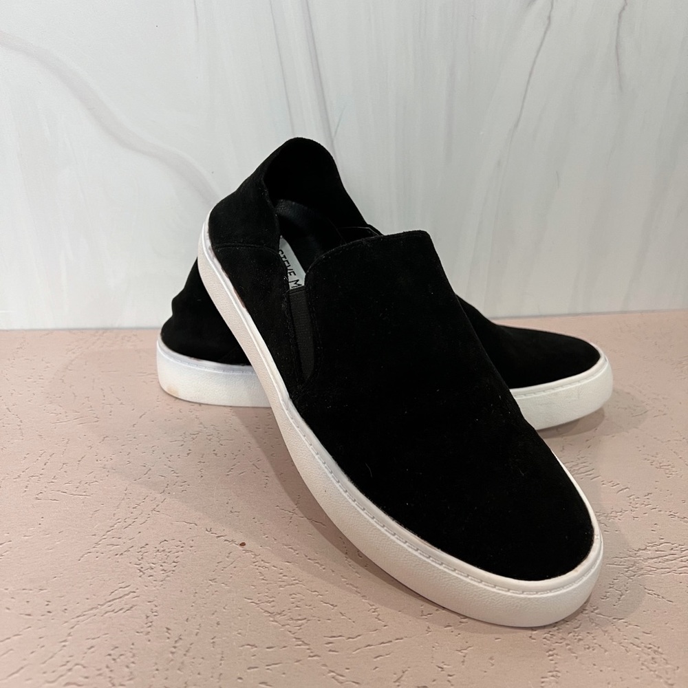 Slip on sneakers, NEVER WORN, I did try them on at home a couple of times😆
